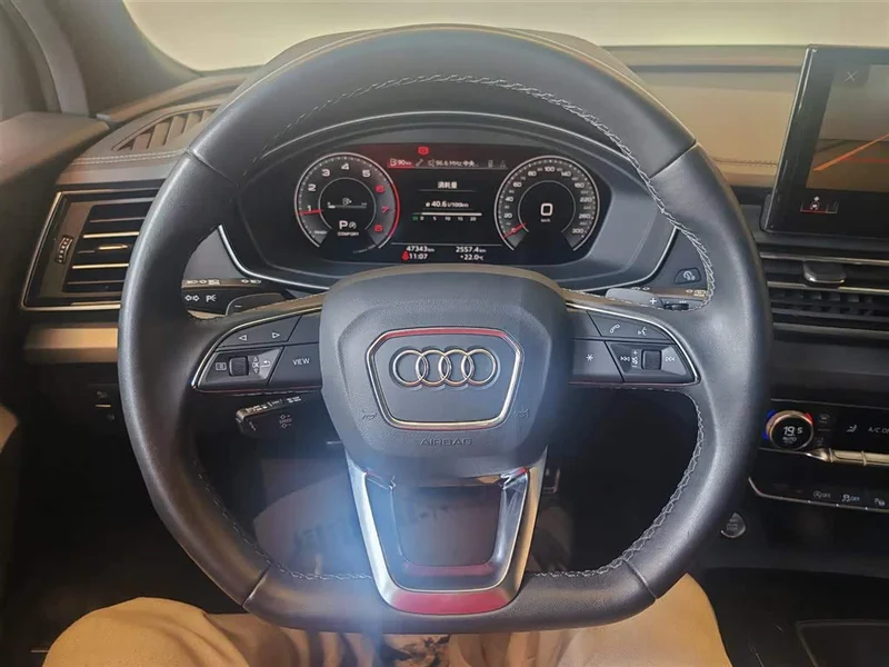Audi Q5L Sportback — фото 6