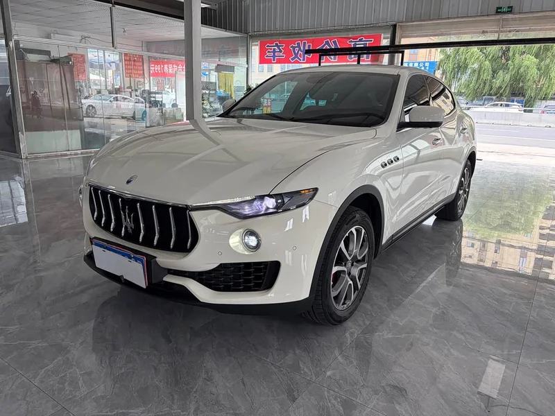 Maserati Levante — фото 1