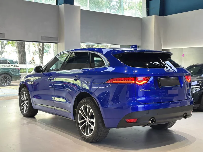 Jaguar F-PACE — фото 12