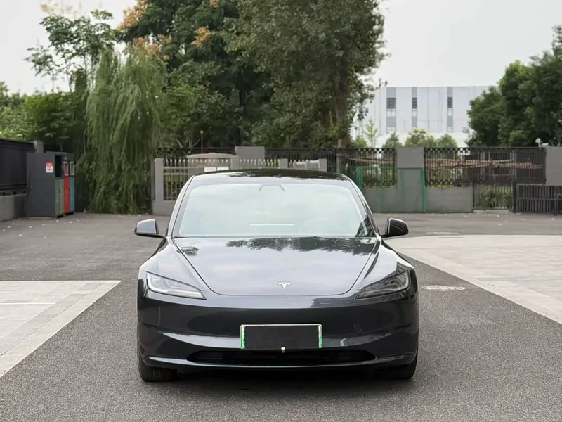Tesla Model 3 — фото 1