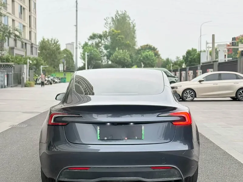 Tesla Model 3 — фото 5