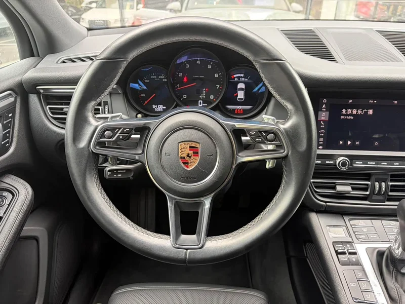Porsche Macan — фото 13