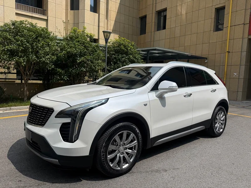Cadillac XT4 — фото 1