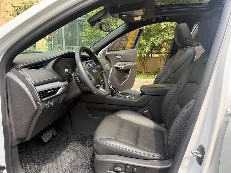 Cadillac XT4 — фото 11