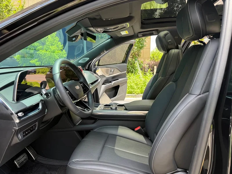 Cadillac XT5 — фото 11