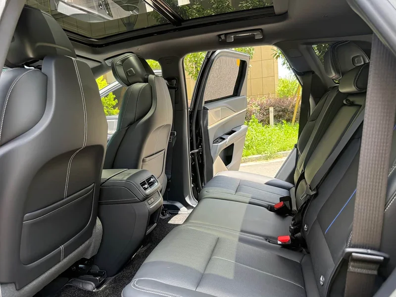 Cadillac XT5 — фото 12