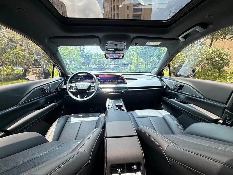 Cadillac XT5 — фото 17
