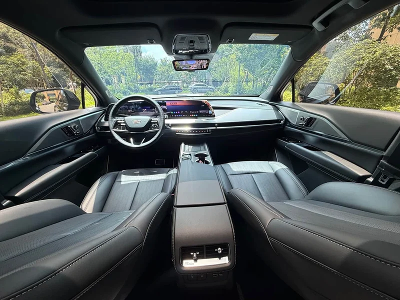 Cadillac XT5 — фото 18