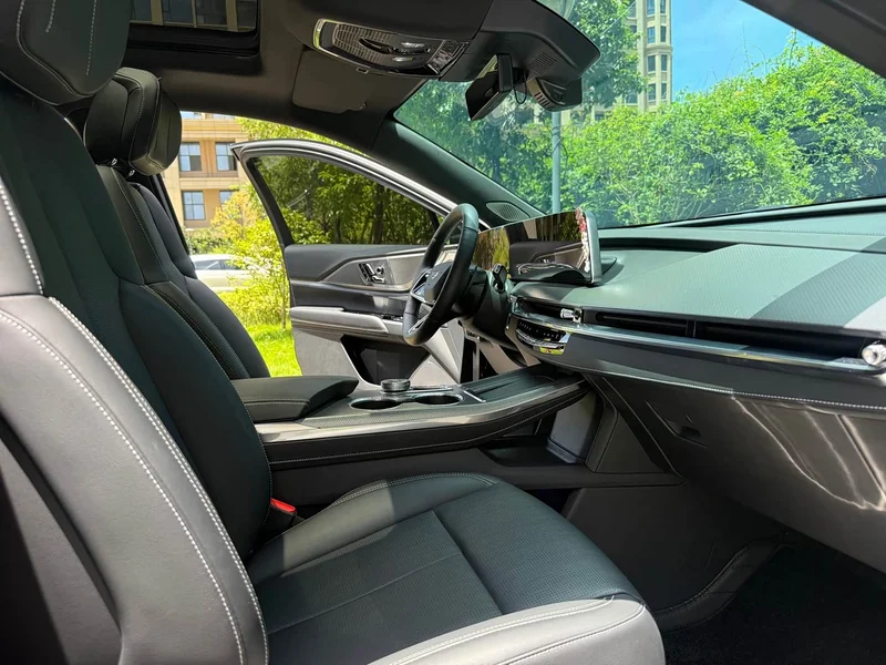 Cadillac XT5 — фото 8