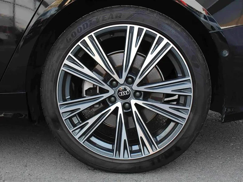 Audi A6L — фото 12