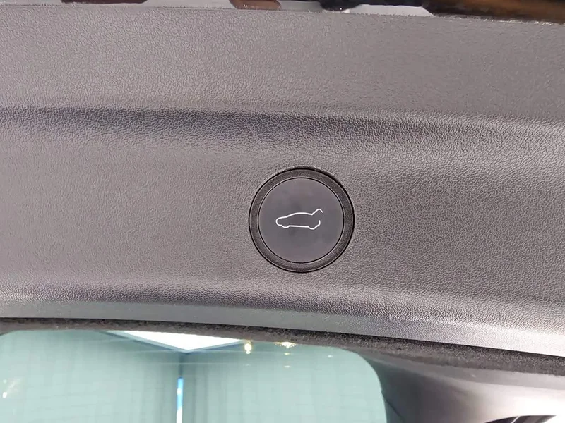 Tesla Model Y — фото 12