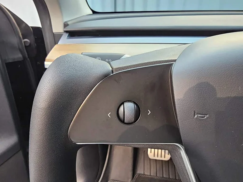 Tesla Model Y — фото 17