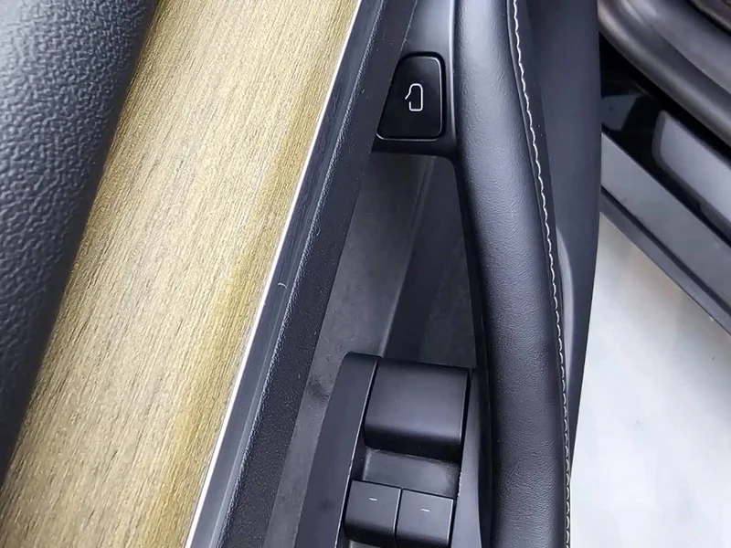 Tesla Model Y — фото 19
