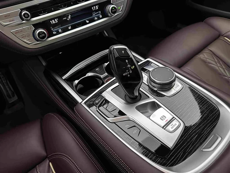 BMW 7-Series — фото 12