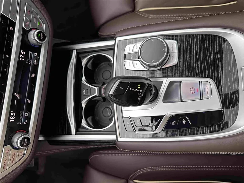 BMW 7-Series — фото 13