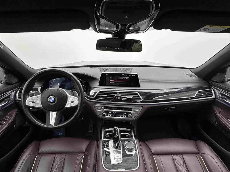 BMW 7-Series — фото 18