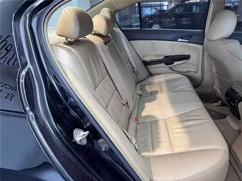Honda Accord — фото 11