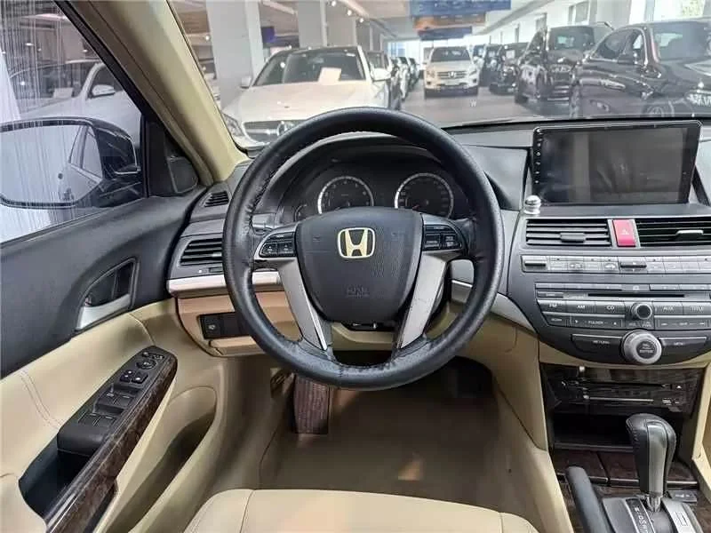 Honda Accord — фото 4