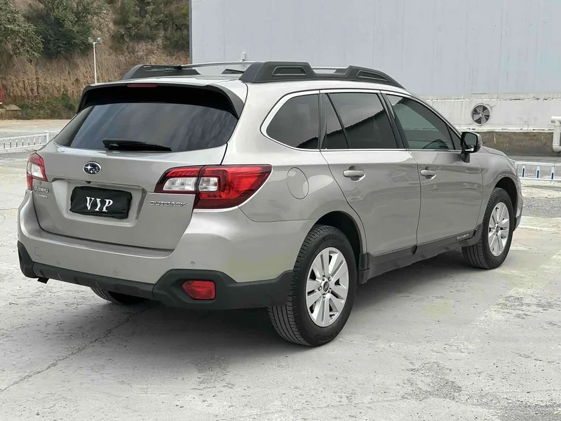 Subaru Outback — фото 9