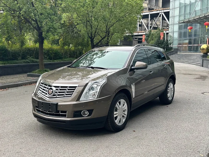 Cadillac SRX — фото 1