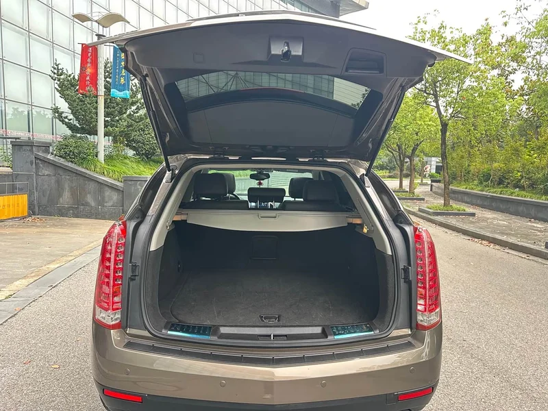 Cadillac SRX — фото 11