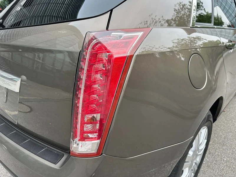 Cadillac SRX — фото 19