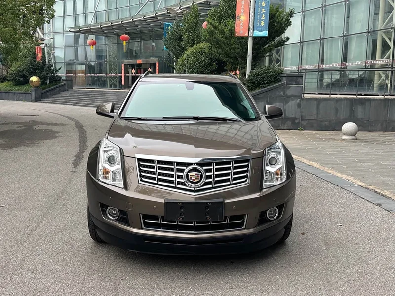 Cadillac SRX — фото 2