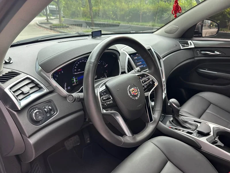 Cadillac SRX — фото 23