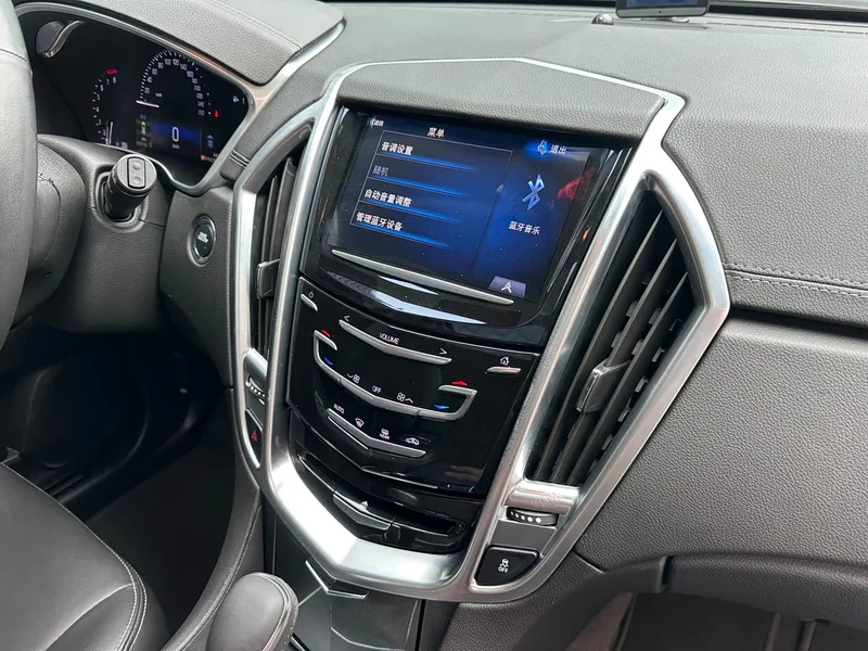 Cadillac SRX — фото 35