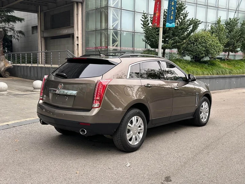 Cadillac SRX — фото 4