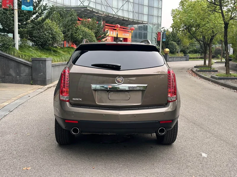 Cadillac SRX — фото 5