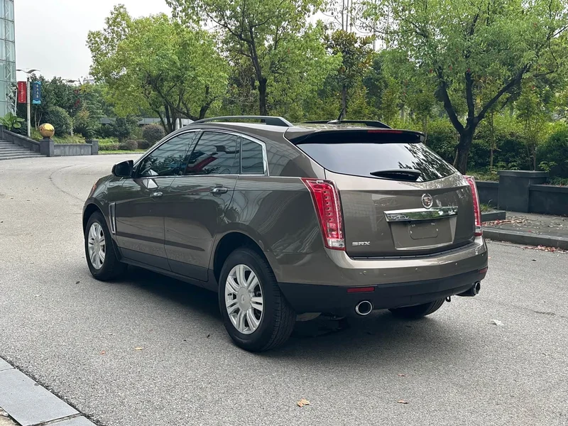 Cadillac SRX — фото 6