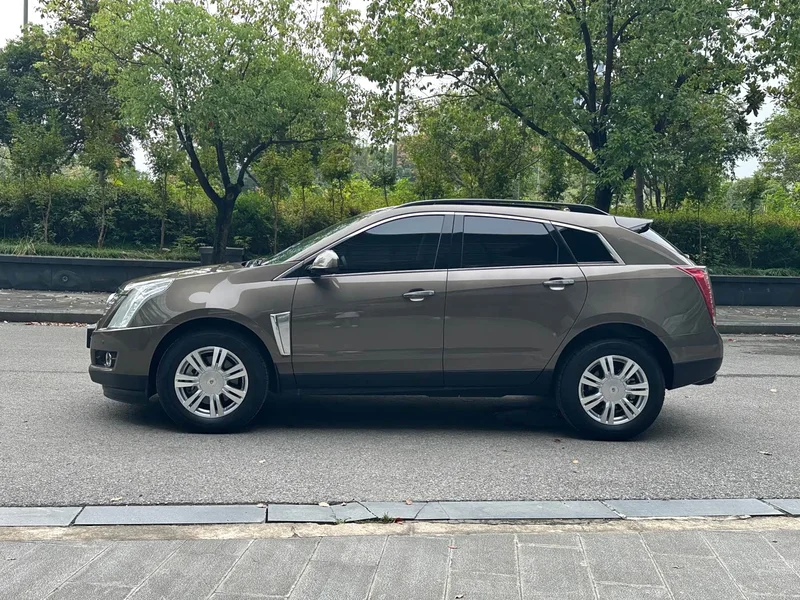 Cadillac SRX — фото 7