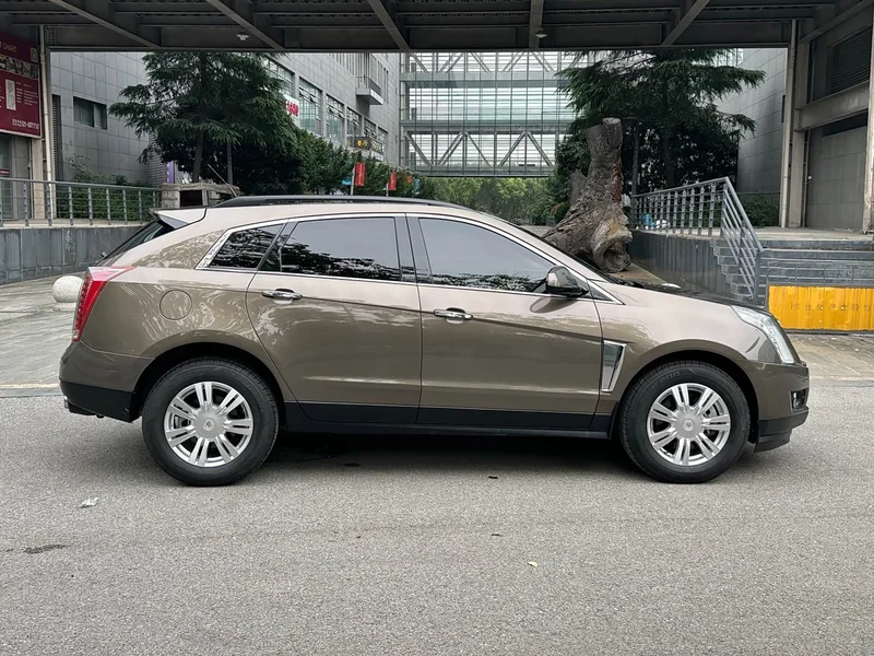 Cadillac SRX — фото 8