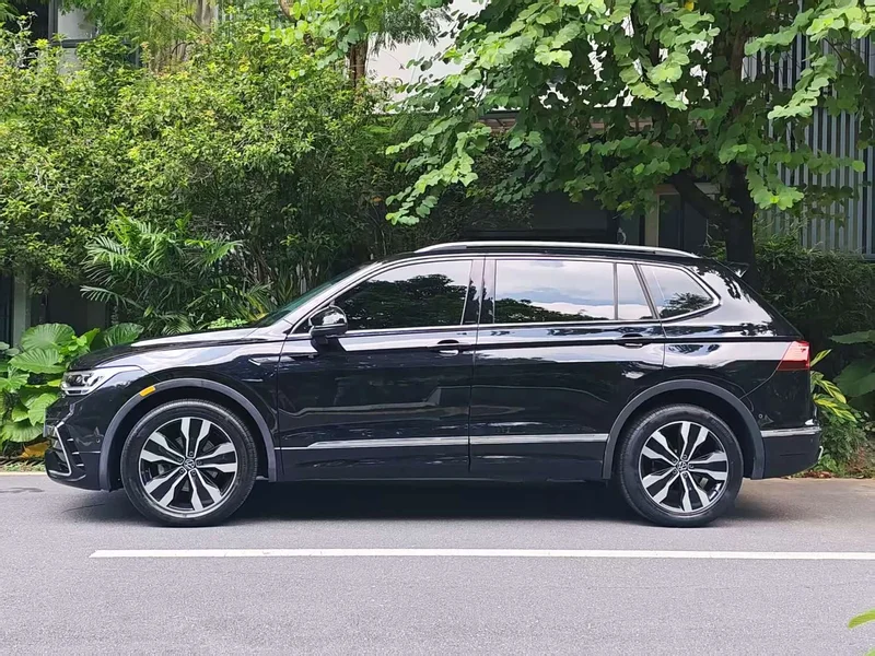 Volkswagen Tiguan L — фото 7