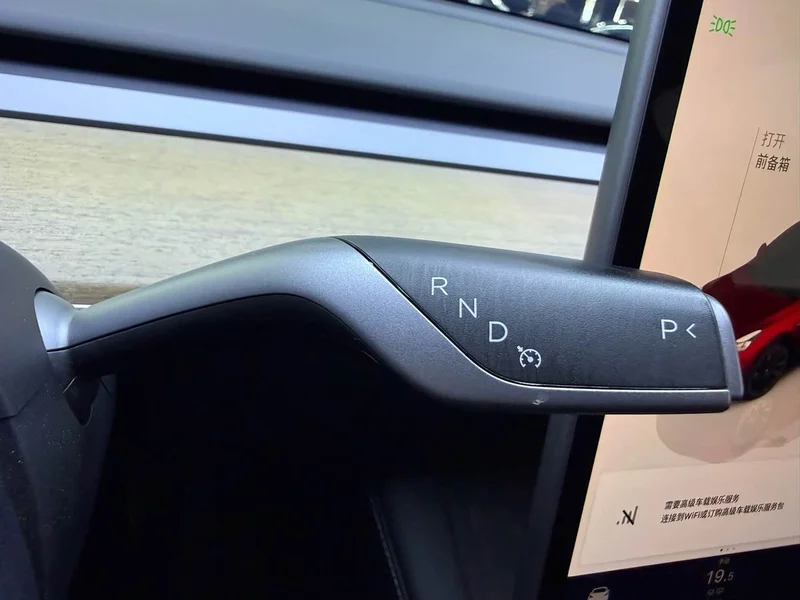 Tesla Model Y — фото 11