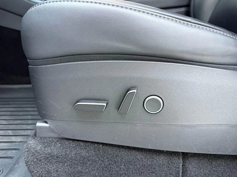 Tesla Model Y — фото 17