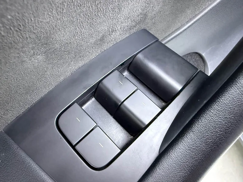 Tesla Model Y — фото 18