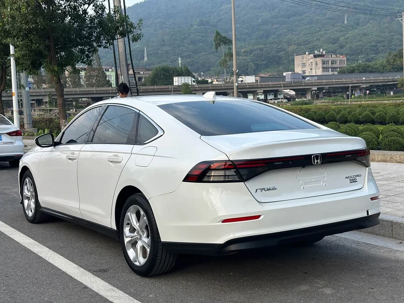 Honda Accord — фото 6