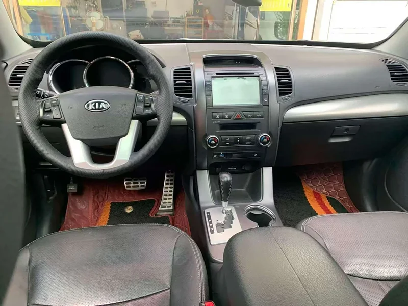 Kia Sorento — фото 5