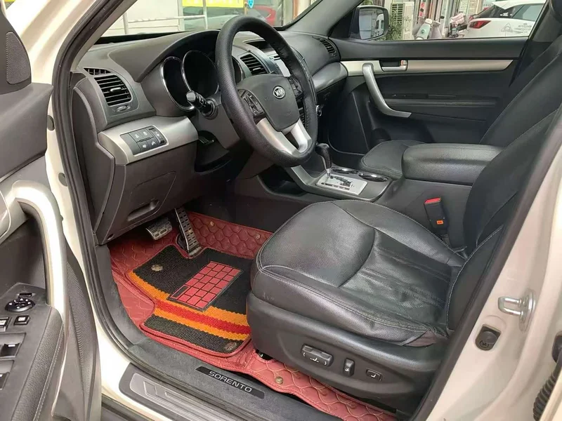 Kia Sorento — фото 6