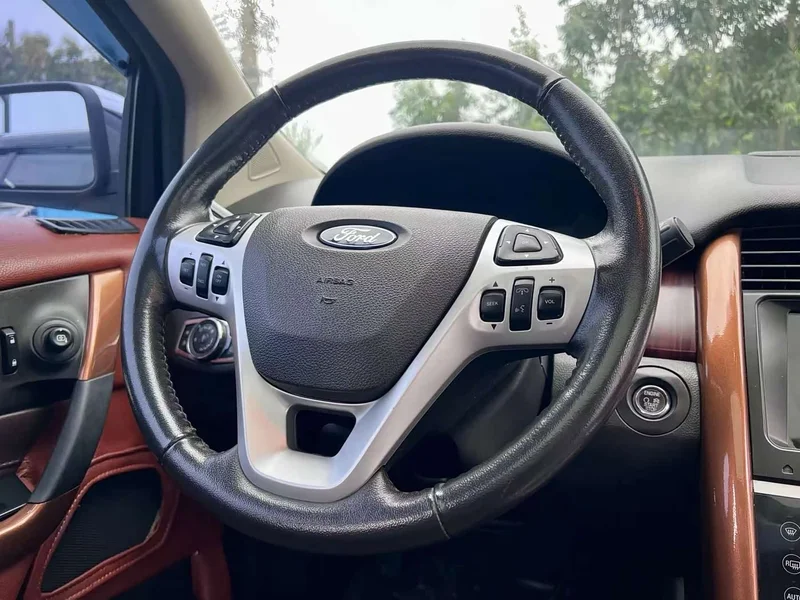 Ford Edge — фото 12