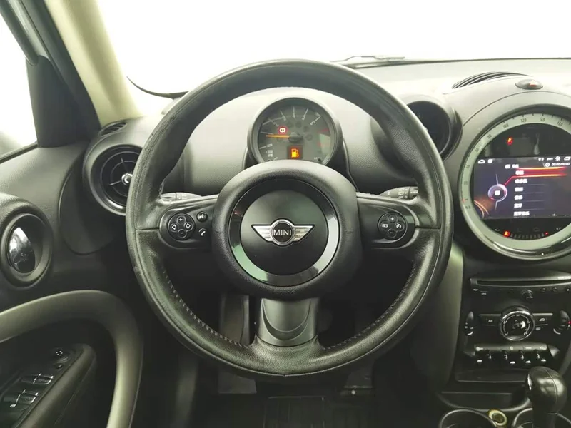 MINI COUNTRYMAN — фото 11
