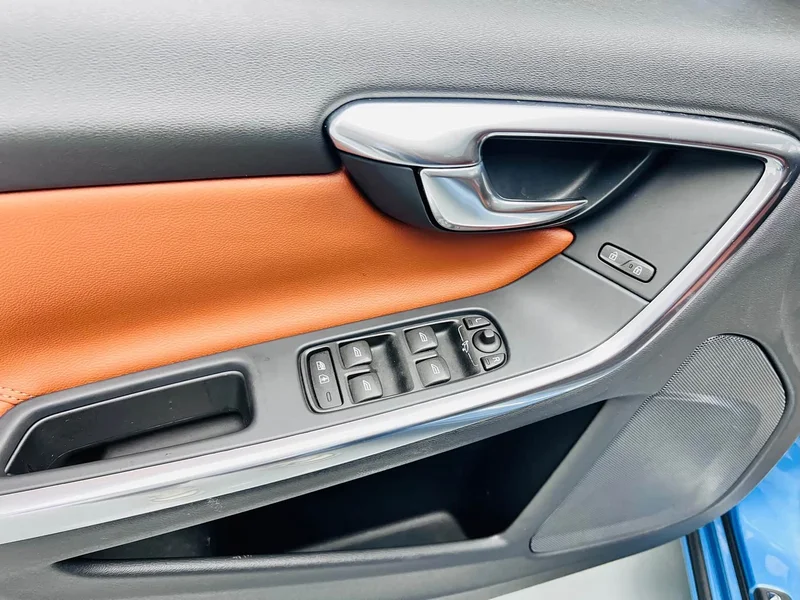 Volvo V60 — фото 10