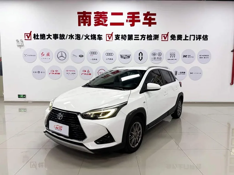 Toyota Yaris L — фото 1