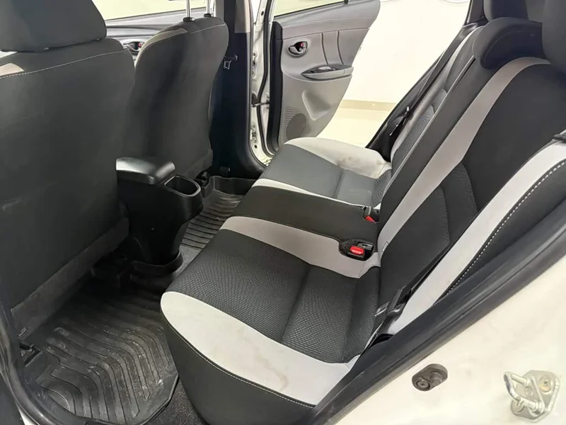 Toyota Yaris L — фото 14