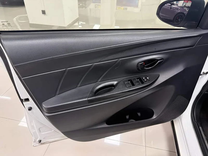 Toyota Yaris L — фото 15