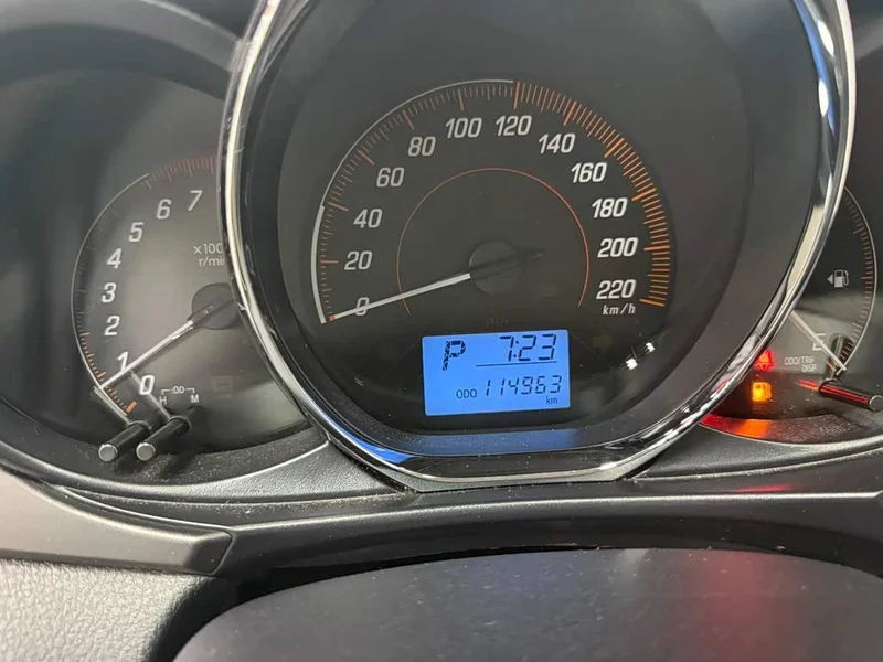 Toyota Yaris L — фото 17
