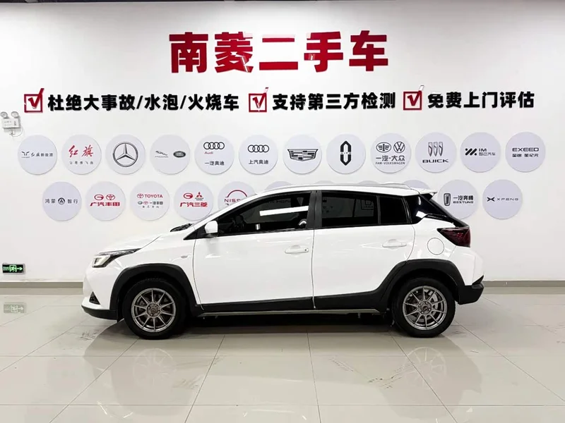 Toyota Yaris L — фото 4