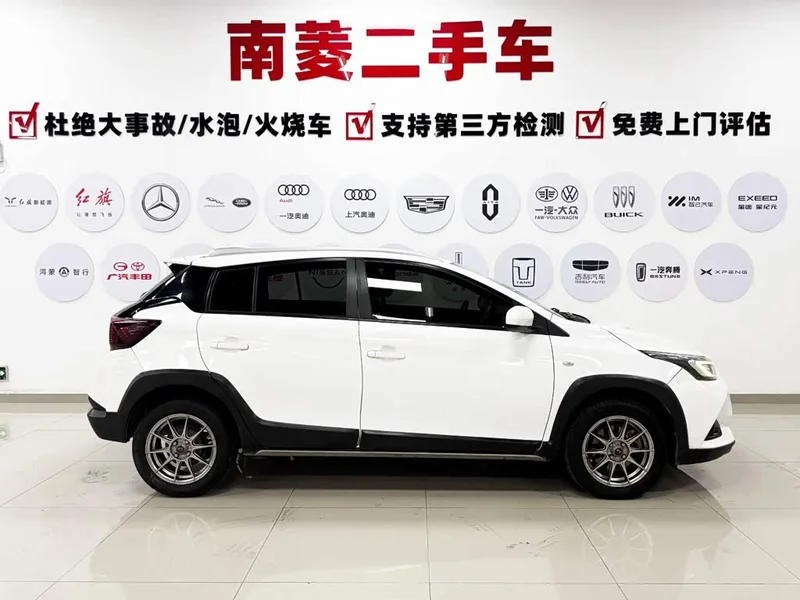 Toyota Yaris L — фото 5